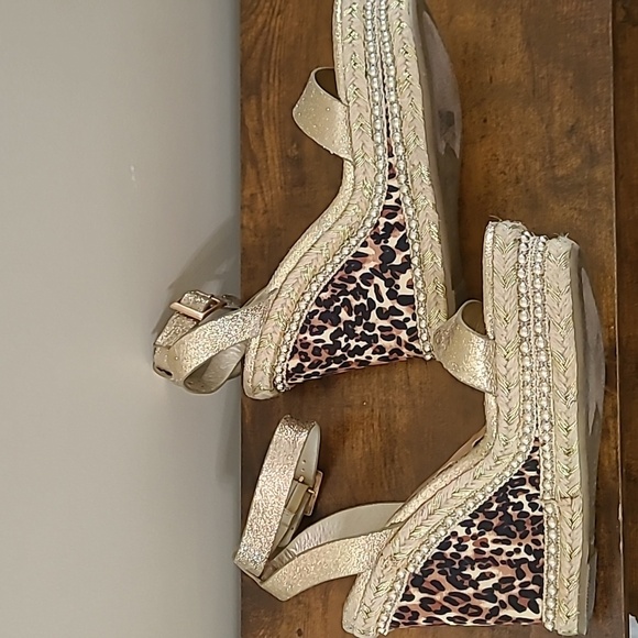 BAMBOO Gold Wedge Sandals with Animal Print Design size 9 - Picture 3 of 13